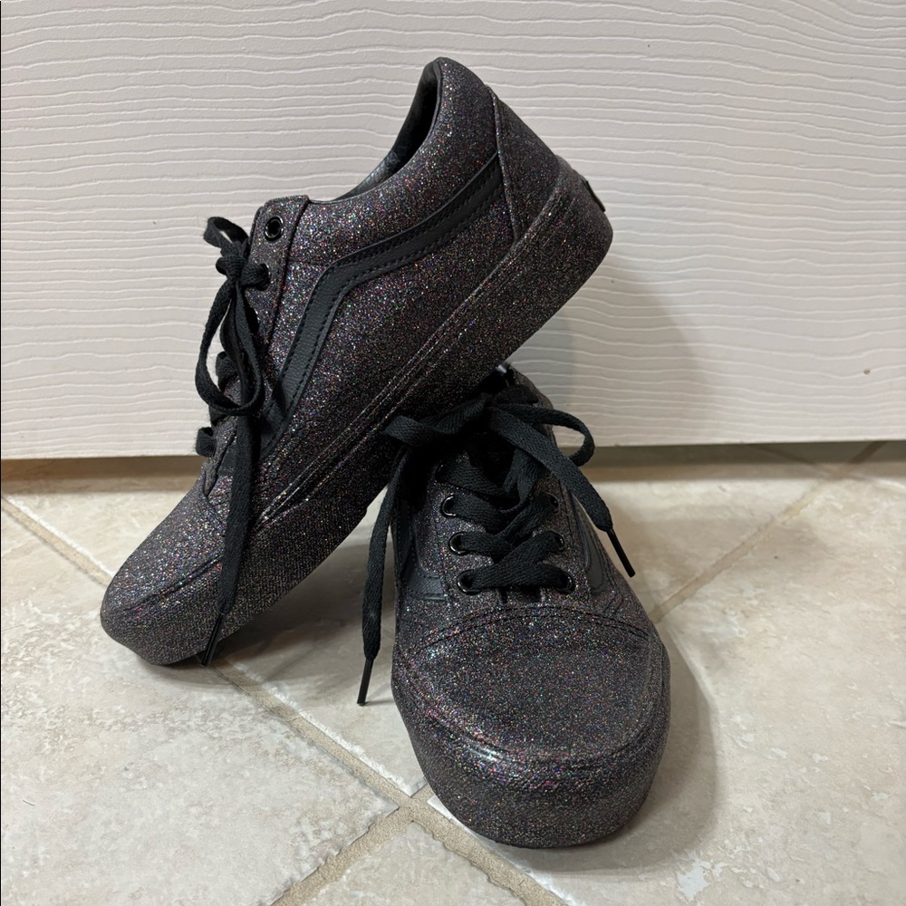 Women’s size 6.5 glitter Vans 🪐🔮🪩